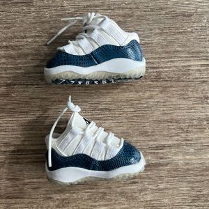 Classic kids Air Jordan 11 Retro Low ‘Navy Snakeskin’ Size 2C